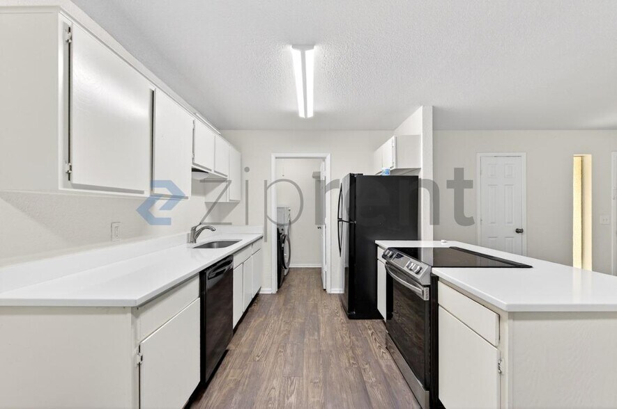 Building Photo - Unit 5022