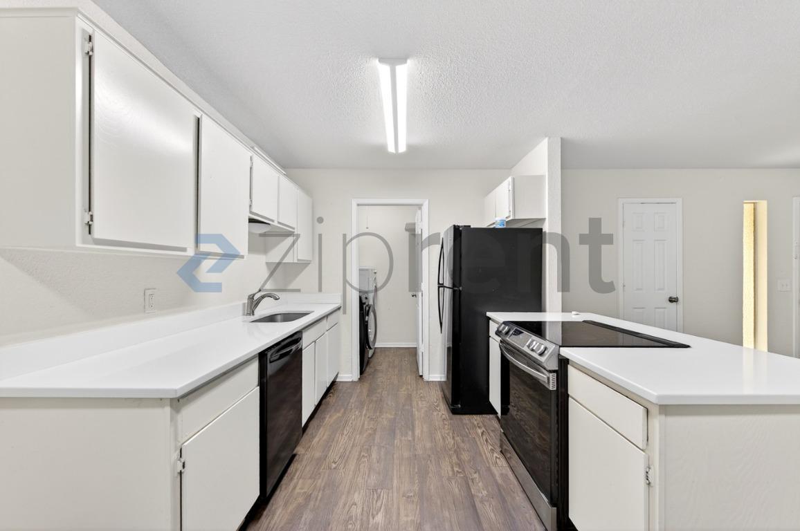 Building Photo - Unit 5022