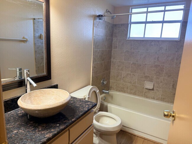 Building Photo - 2498 Sweetwater Club Cir