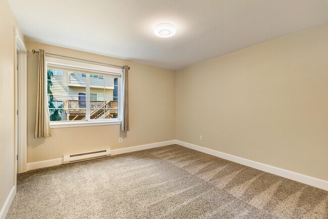 Building Photo - 755 5th Ave NW