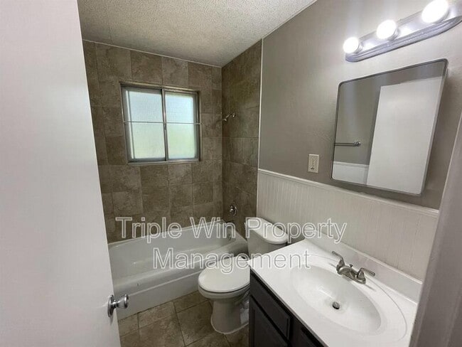 Building Photo - 10203 Trio Ln