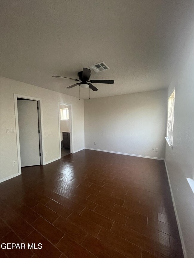 Building Photo - 1832 Shreya St
