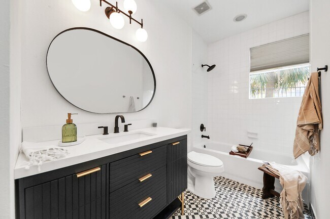 Building Photo - 1014 Montrose Blvd