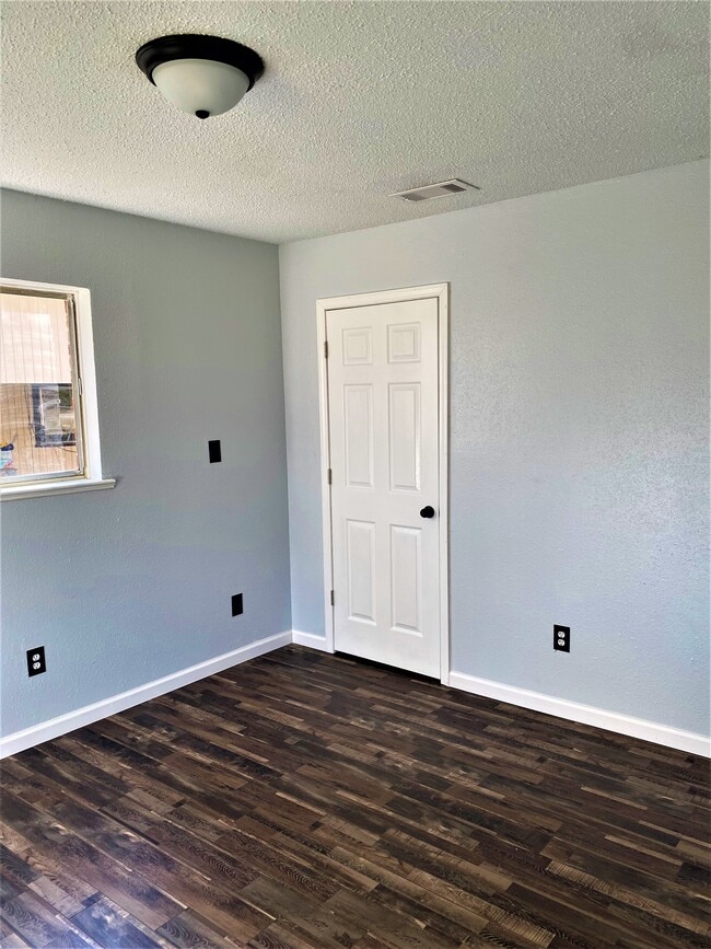 Building Photo - 508 Hickory St