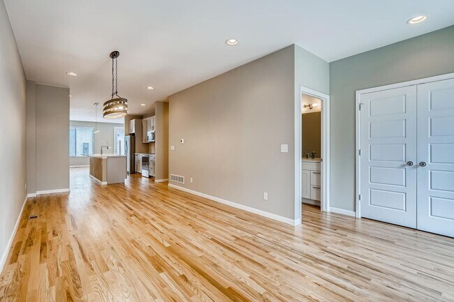 Building Photo - Amenity - Packed 3 Bedroom Townhome for Rent