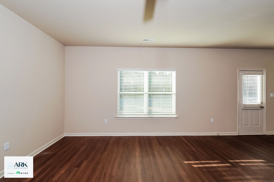 Building Photo - 430 Clover Cir