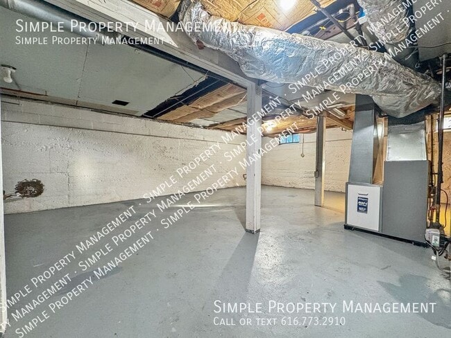 Building Photo - 1246 Dickinson St SE