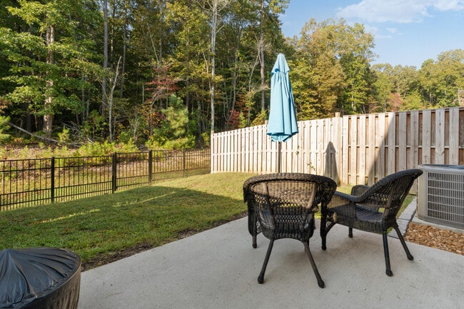 Building Photo - 524 NE Bellingham Dr