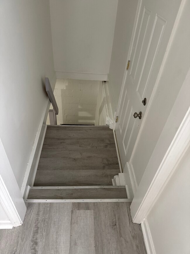 Building Photo - 1115 Winfield Ave