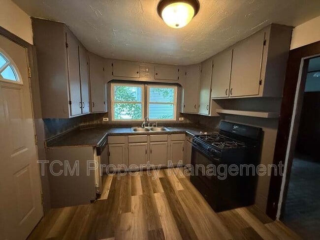 Primary Photo - 132 N Gorham St