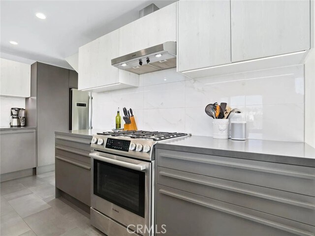 Building Photo - 811 N Detroit St