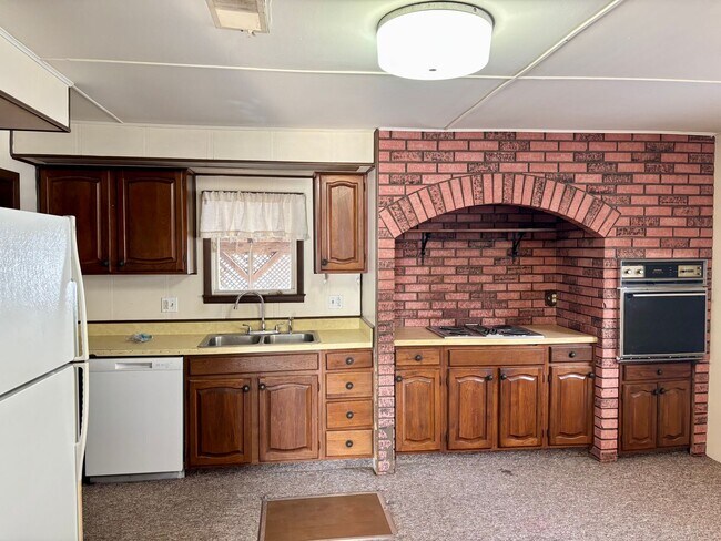 Building Photo - Spacious 2-bed, 1-bath house in Bluffton!