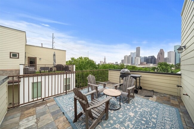 Building Photo - 1005 Bingham St