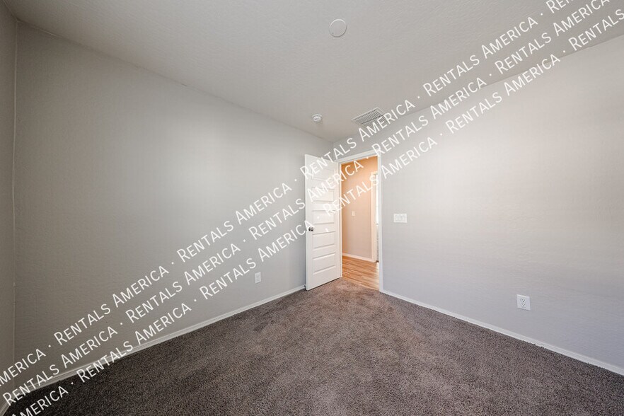 Building Photo - 932 Kachina Dr
