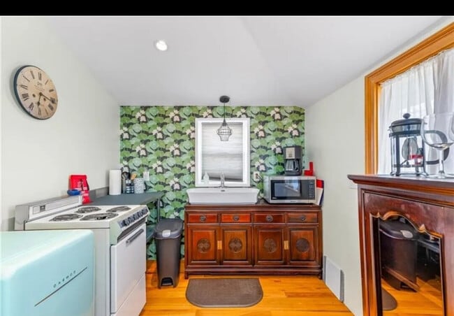 Building Photo - 56 Hillside Ave