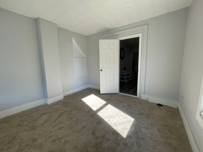 Building Photo - Gorgeous 4 Bedroom Home FOR RENT in Millville $1500