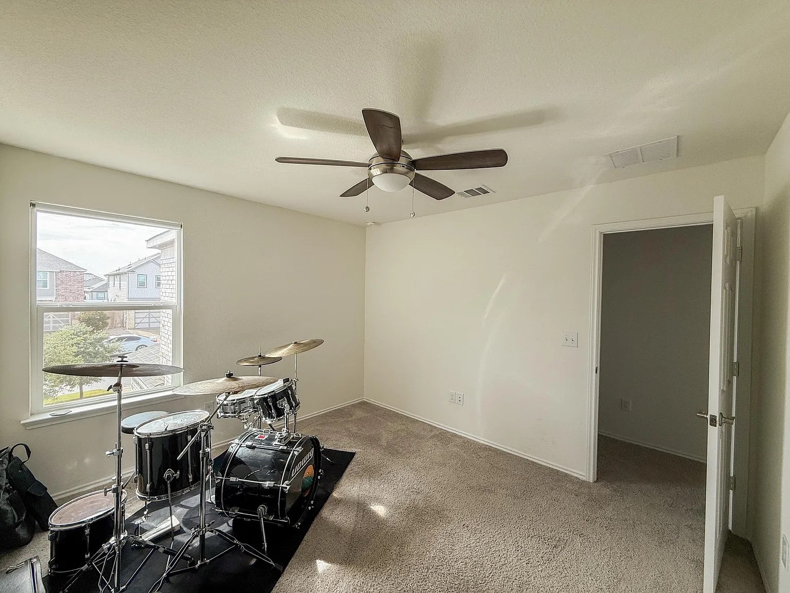 Building Photo - Room in House on Conestoga Wagon Way