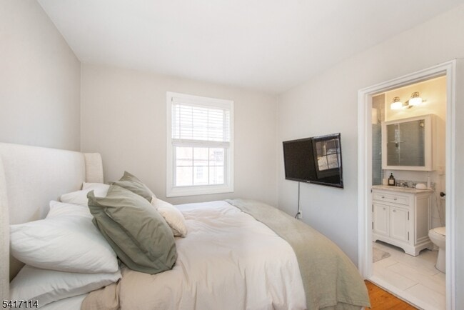 Building Photo - 376 Claremont Ave