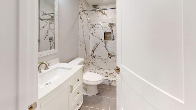Building Photo - $1810 per Bedroom | 6BR/6BA in Fort Sander...