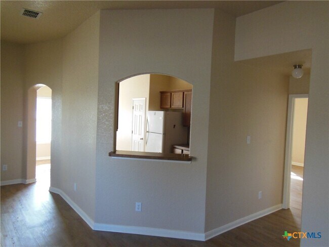 Building Photo - 455 Roadrunner Ave