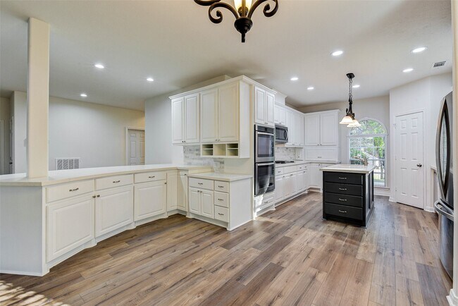 Building Photo - 2311 Stableridge Dr