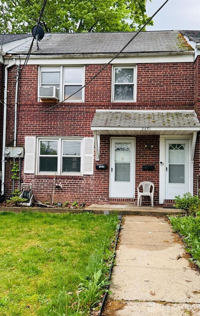 Primary Photo - 2451 St Georges Ave