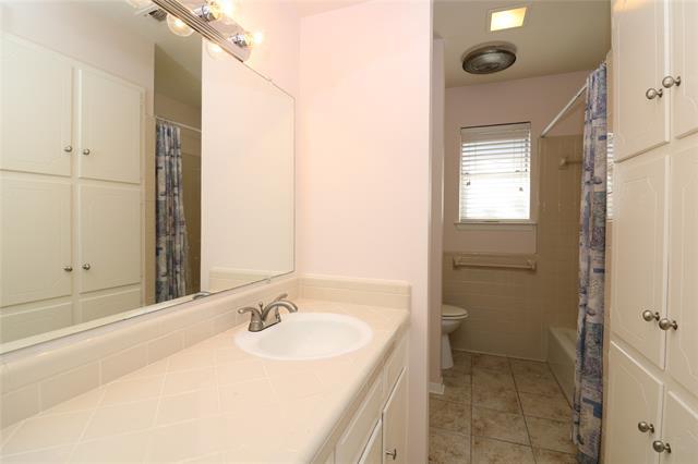 Building Photo - 2703 Peachtree Ln
