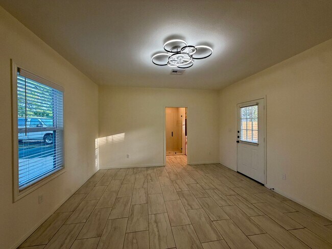 Building Photo - Completely Renovated 3BR / 2BA House | Midway ISD