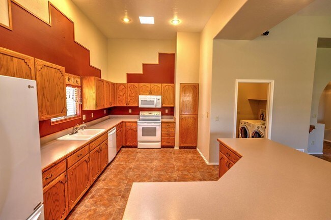 Building Photo - Silverado Hills