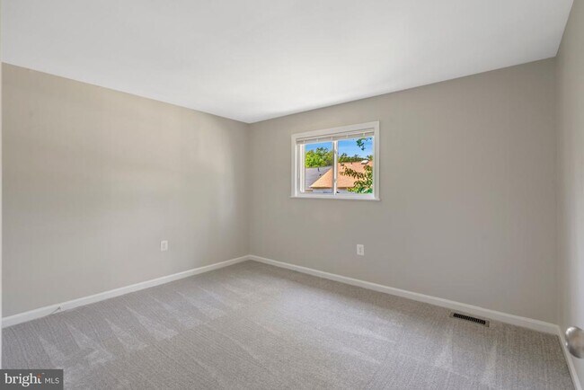 Building Photo - 7065 Leewood Forest Dr