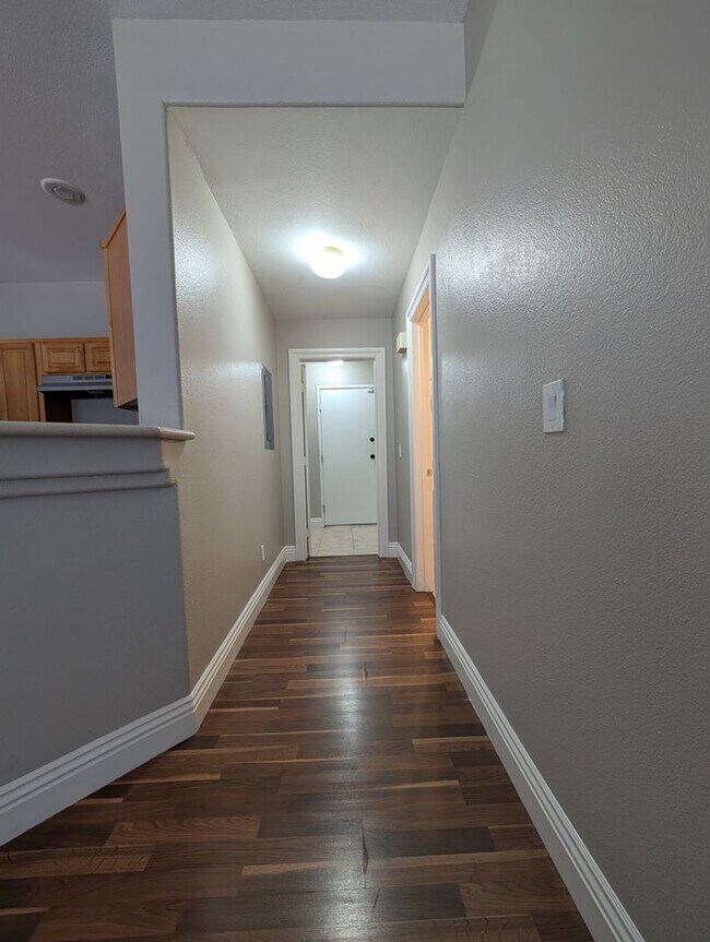 Building Photo - 2-STORY TOWNHOUSE FOR RENT IN ALIANTE NORT...