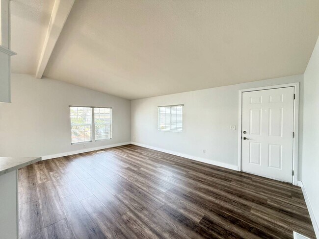 Building Photo - 4 Magnolia Via
