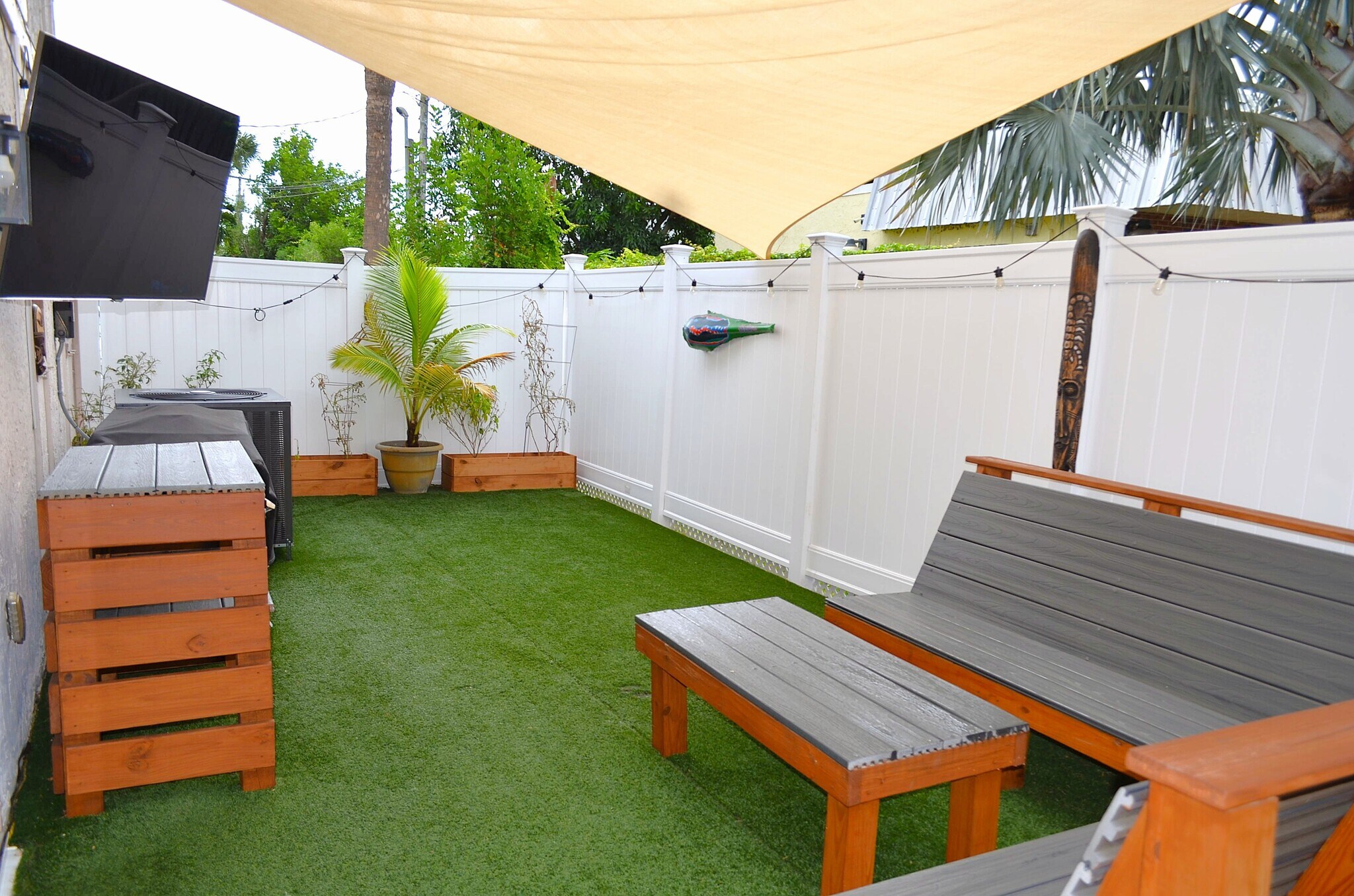 Building Photo - 595 Park Ave