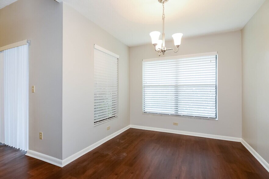 Building Photo - 2303 Willow Branch Ave