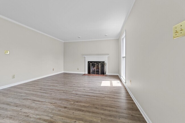 Building Photo - 803 W Davis St