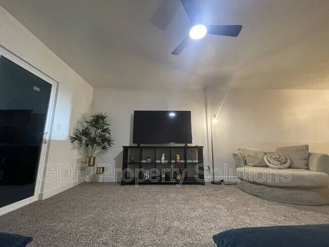 Building Photo - 520 Ortiz Dr NE