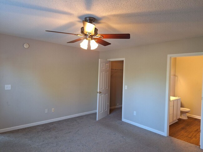 Building Photo - Marvelous Three Bedroom Home in Lake Carolina!