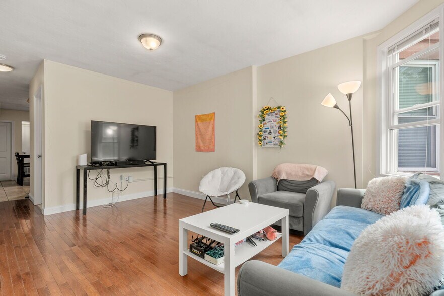 Building Photo - 95 Kilsyth Rd