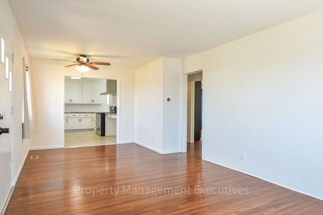 Building Photo - 3 Bedroom, 2 Bath House with Large Backyard