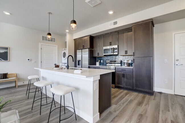 Building Photo - Modern 2 bedroom 2 bathrooms available in ...
