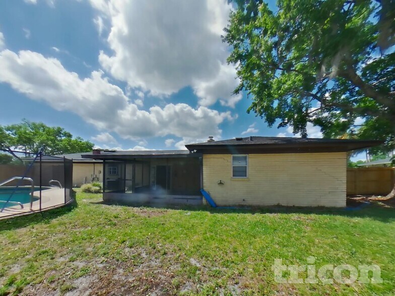 Building Photo - 671 Custer Cir