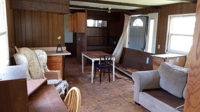 Building Photo - 710 Mill St