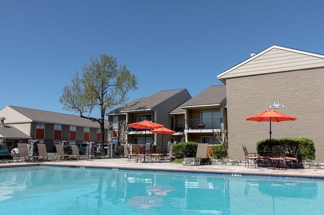 Building Photo - La Solera