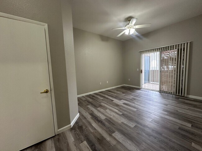 Building Photo - BEAUTIFUL 3BD/2BATH CONDO!