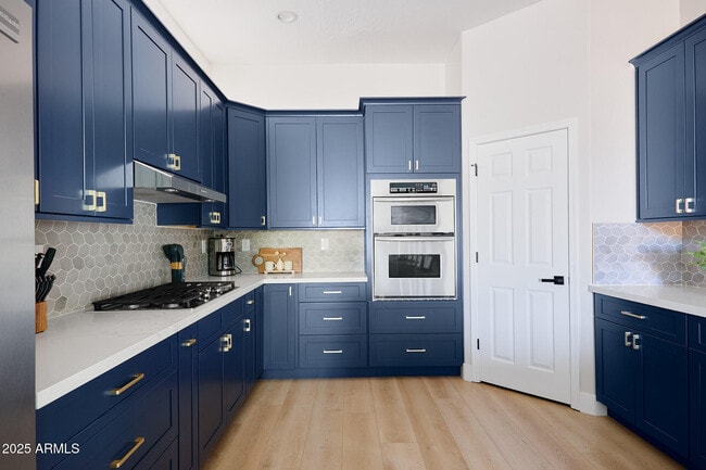 Building Photo - 3202 E Orange Dr