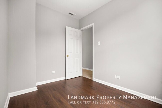 Building Photo - 2947 N Avers Ave