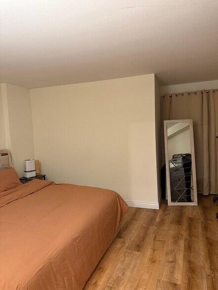 Building Photo - 137 Benchmark Rd