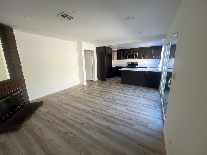 Building Photo - 8470 Winnetka Ave