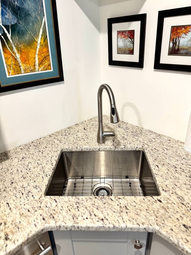 Building Photo - 480 S Salina St