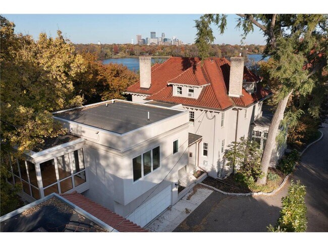 Building Photo - 2700 W Lake of the Isles Pkwy